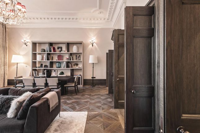 Flat for sale in Cadogan Square, Knightsbridge