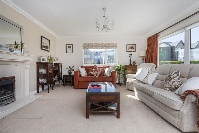 34, Gernhill Avenue, Huddersfield photo 3