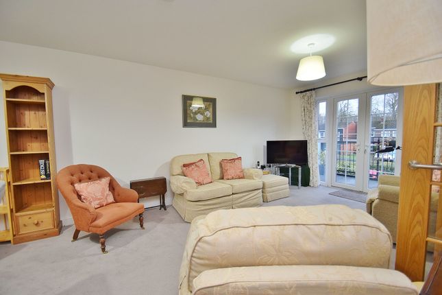 48 Eaves Court The Retreat, Princes Risborough photo 3