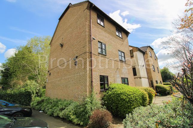 Property to rent in The Ridings, Luton