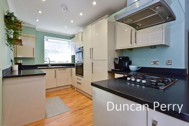 17, Field View Road, Potters Bar photo 2