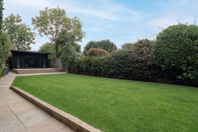 65 Westlea Avenue, Watford photo 4