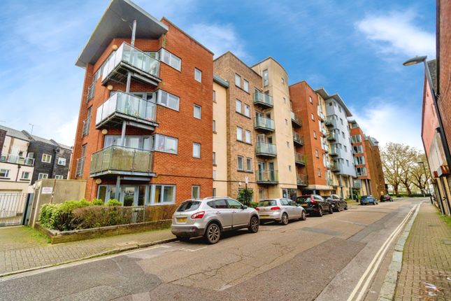 Thumbnail Flat for sale in Orchard Place, Southampton, Hampshire