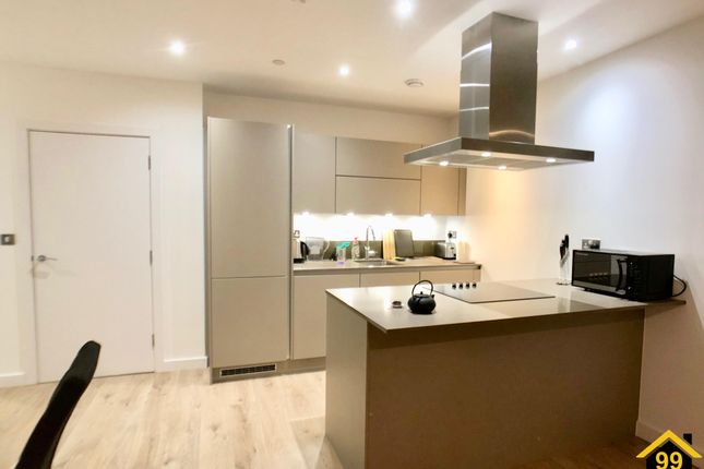 Flat to rent in Roosevelt Tower, Blackwall Reach, London