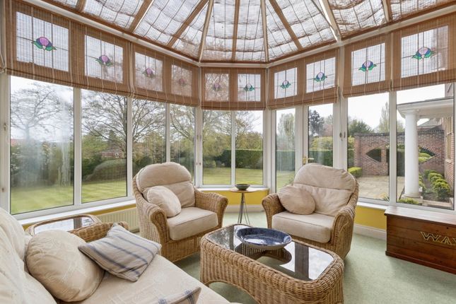 11, Astons Road, Northwood photo 4