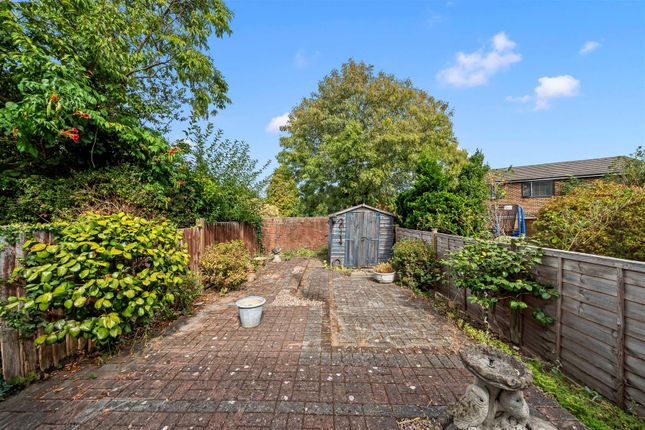 3, Belvedere Close, Guildford photo 2