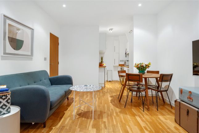 Flat to rent in Provost Street, London