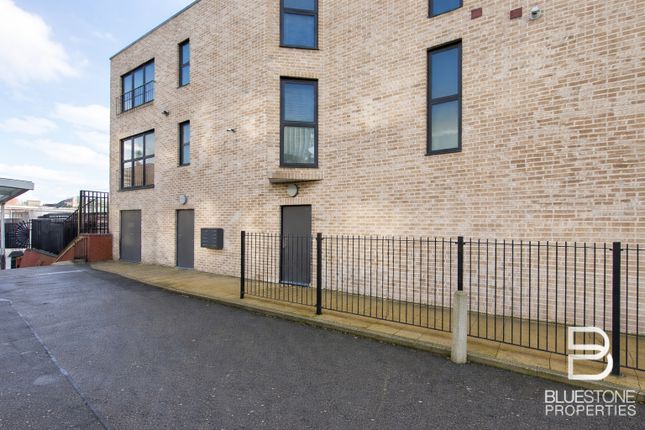 Flat T, 6b, Woodcote Road, Wallington photo 5