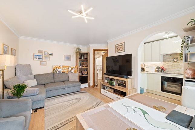 37 Jarvey Street, Bathgate photo 4
