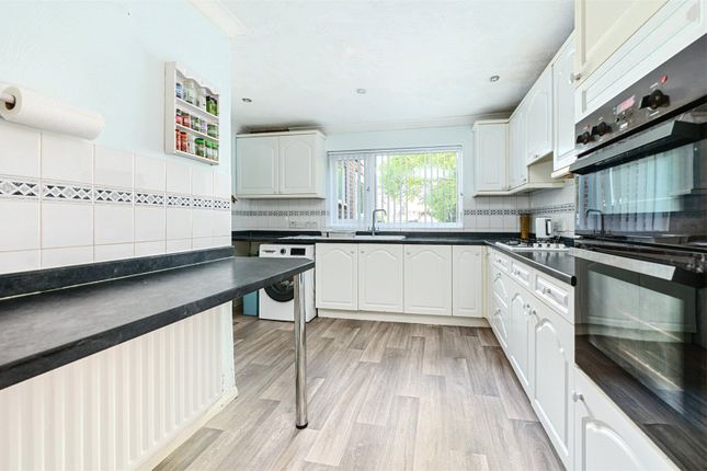 3, Lendore Road, Camberley photo 4