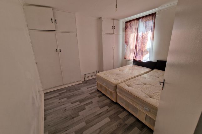 Flat to rent in High Road Leyton, London