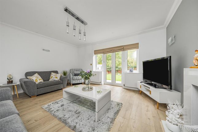 2, Heracles Close, St. Albans photo 2