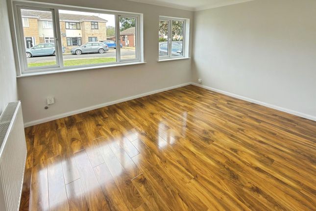 3, Bramfield Road, Lowestoft photo 3