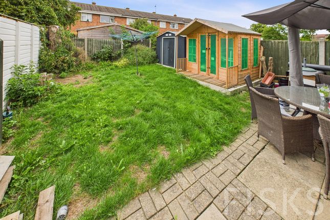 50, Southwalters, Canvey Island photo 2