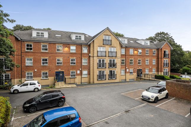 16, Sandringham Court, Moortown photo 4