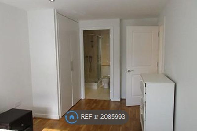 Flat, Lawrie House Durnsford Road, London photo 5