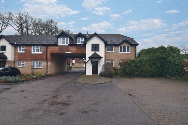 Thumbnail Flat to rent in The Woodlands, Smallfield, Horley