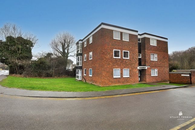Flat for sale in Rayleigh Road, Hadleigh, Benfleet