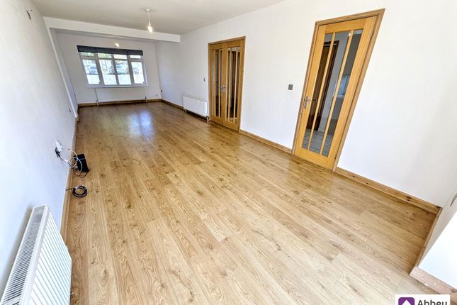 39 Wessex Drive, Leicester photo 3