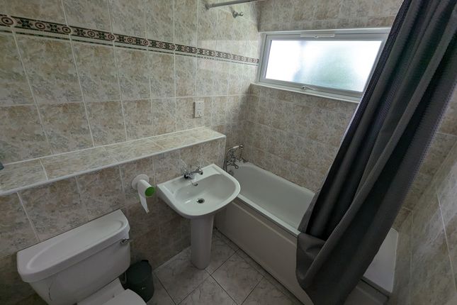 Ailantus Court, Stonegrove, Edgware photo 4