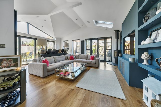 5, Chervil Close, Godalming photo 3