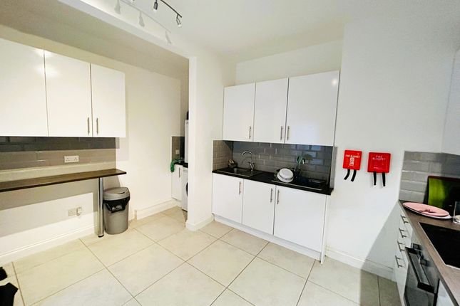 Room 3, 463a Alexandra , Rayners Lane, London photo 4