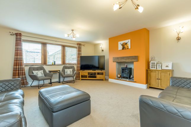 3, Ford Court, Holmfirth photo 2