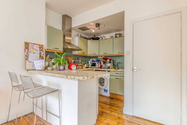 Flat to rent in Newington Green Road, Islington, London