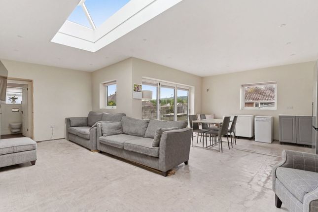 421 Locking Road, Weston-Super-Mare photo 3