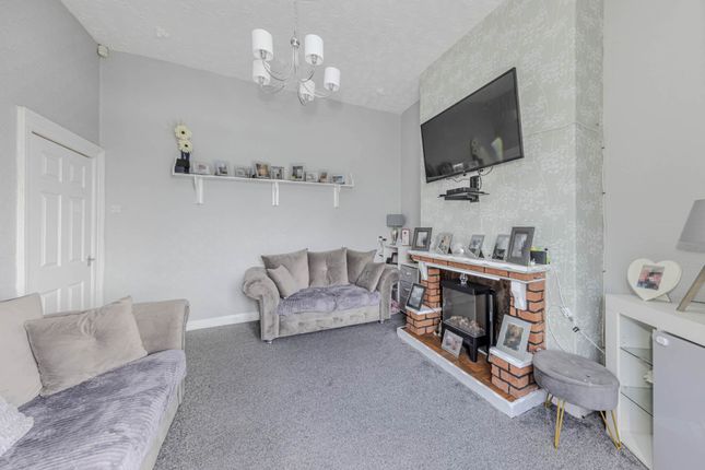 Town house for sale in West Parade, Fenton