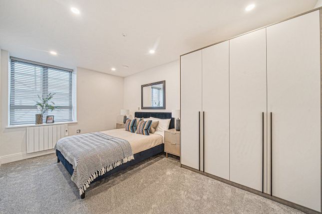 Flat 8, Kingston Bridge House, 2, Church Grove, Kingston upon Thames photo 4