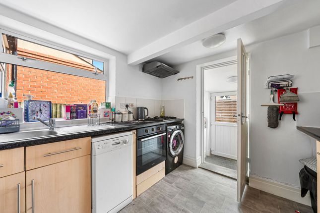3 Hookstone Avenue, Harrogate photo 4