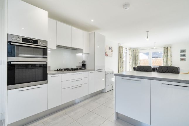 11, Skipper Walk, Ashford photo 4