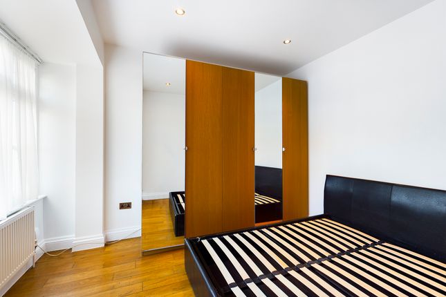 Terraced house to rent in Bury Street West, London