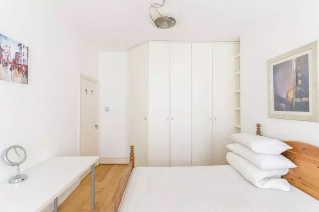 Flat to rent in Westmoreland Street, London