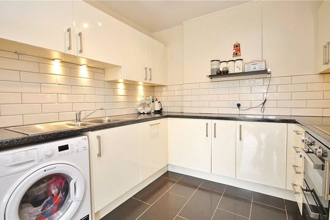 61, Ashridge Way, Surrey photo 3