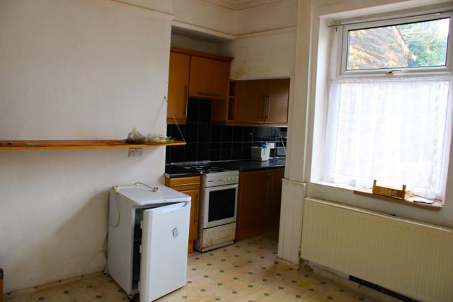 Terraced house to rent in Duckworth Terrace, Bradford