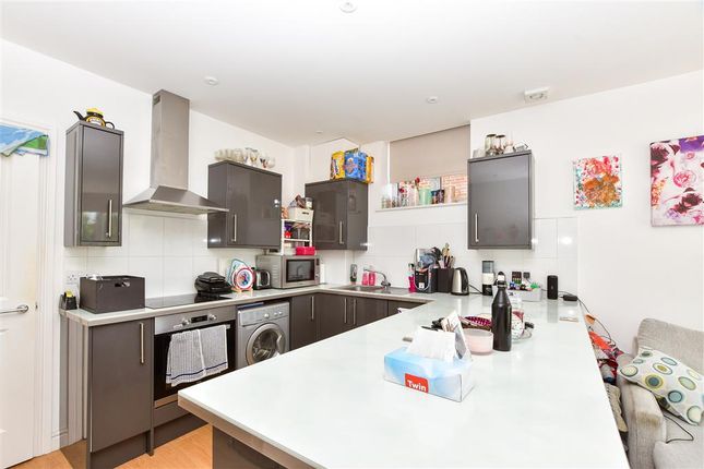 Lounge/Kitchen