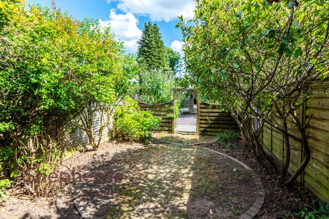 13, Meadway, Hoddesdon photo 2