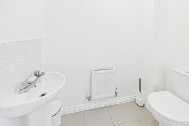 23, Gerddi'r Briallu, Bridgend photo 3
