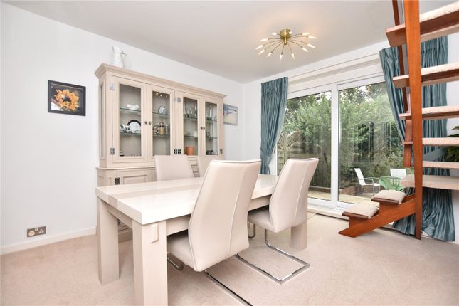 11, West Lea Drive, Wakefield photo 3