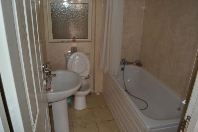 8, meanley road, London photo 3