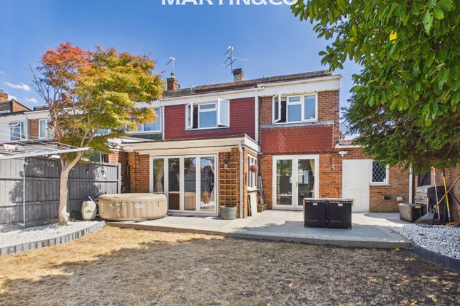 17, Harcourt Close, Egham photo 4