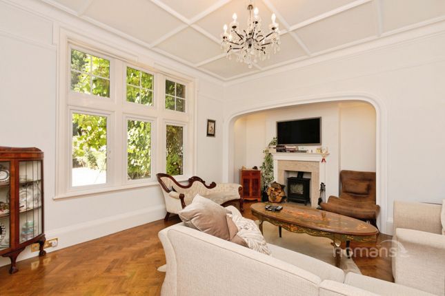 Flat 5, Roscommon, 34, Brackendale Road, Surrey photo 4