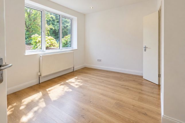 21, Green Avenue, Greater London photo 4