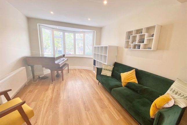 83, Auckland Road, Potters Bar photo 3