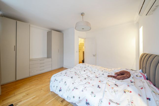 37, Beauchamp Place, London photo 4