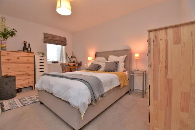 Windsor Court, 1 Pennyroyal Drive photo 3