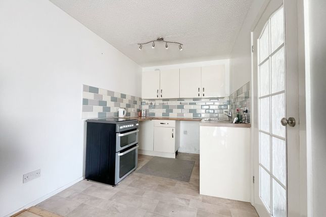 66, Howards Way, Newton Abbot photo 4