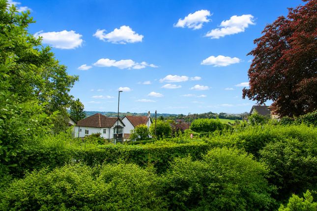 55, Woodcote Grove Road, Coulsdon photo 4